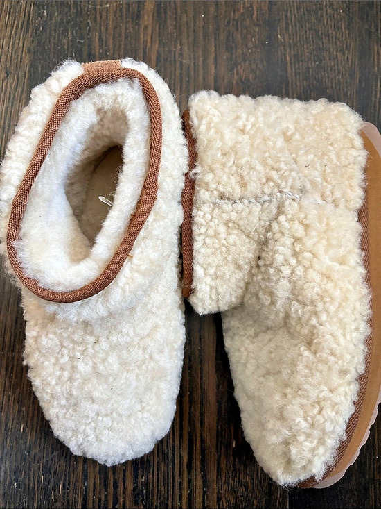 Emu Shoes - EMU Australia Joy Teddy Fleece Slippers in Cream US 6 Like New